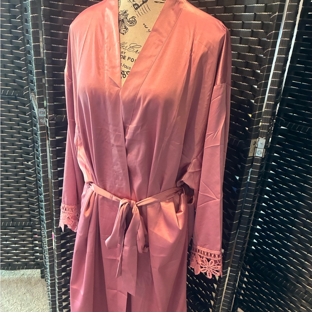 Plus Size Elegant Pink Satin Robe with Lace trim